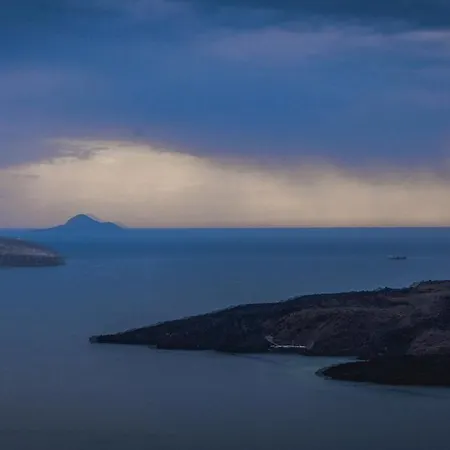 Affittacamere Neoklassiko Koukouli Fira (Santorini)