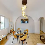 Kamares Neoklassiko ثيرا