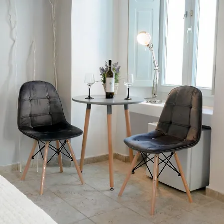 Neoklassiko Koukouli サントリーニ