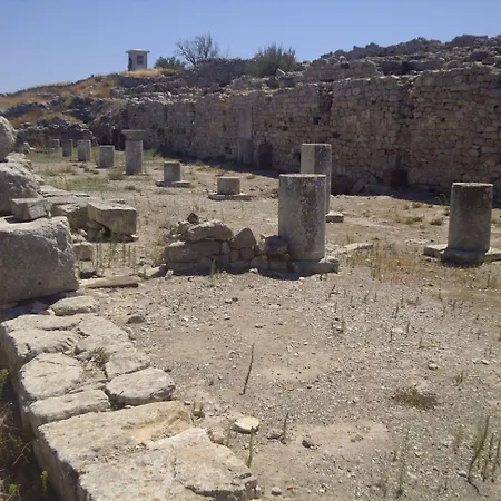 Πανσιόν Kamares Neoklassiko 4*
