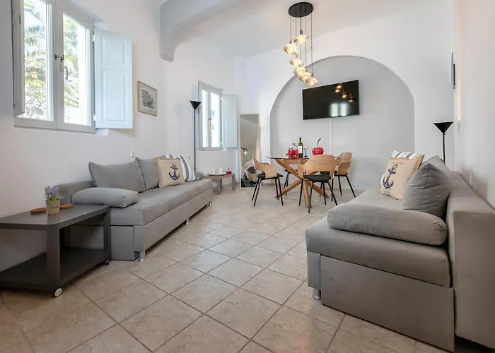 Neoklassiko Koukouli Гостевой дом Тира