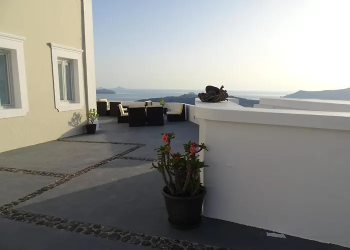 Konukevi Neoklassiko Koukouli Fira (Santorini)