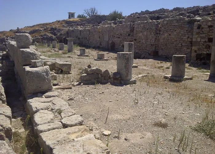 게스트하우스 Kamares Neoklassiko 4*