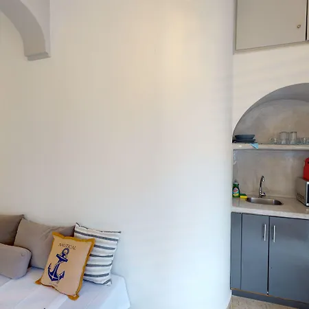 Neoklassiko Koukouli Pensión 4*