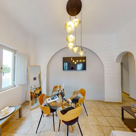 Pensión Neoklassiko Koukouli Fira (Santorini)