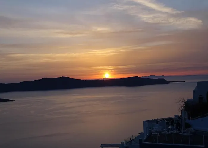 Kamares Neoklassiko 4* Fira (Santorini)