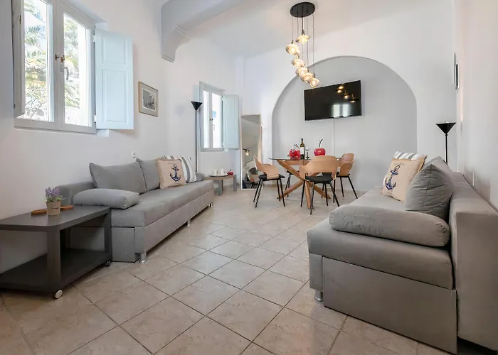 Kamares Neoklassiko 4* Fira (Santorini)