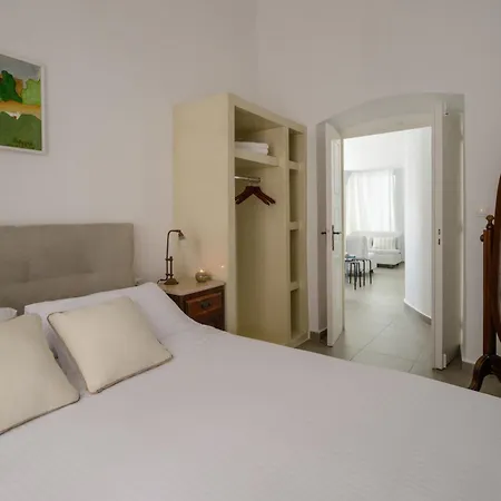 Kamares Neoklassiko 4* Fira (Santorini)
